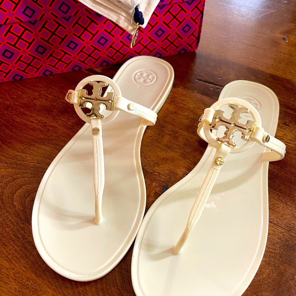 Authentic Tory Burch flip flop!